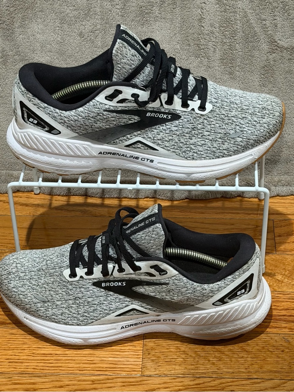 Brooks Adrenaline GTS 23 Mens 8.5 D Gray Black Running Shoes GuideRails Comfy